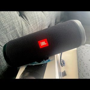 JBL Flip 4 complete
